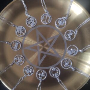 Collana in argento con ciondolo a forma di segno zodiacale – Acquario (20 gennaio – 18 febbraio) – Oroscopo zodiacale costellazione celeste gioielli astrologia – regalo donna uomo, Argento