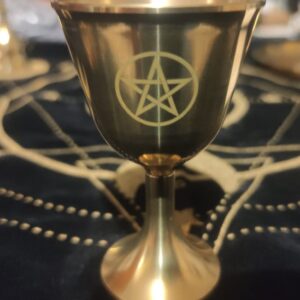 Calice Wiccan in ottone – Strumento Ritualistico Sacro