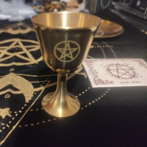 Calice Wiccan in ottone – Strumento Ritualistico Sacro